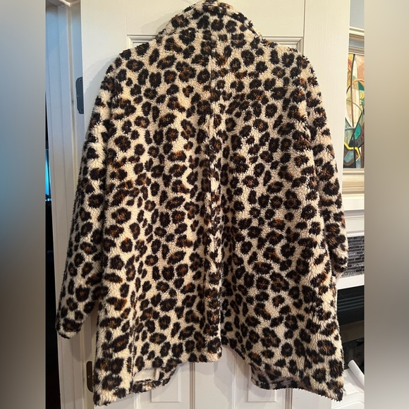 Z Supply Leopard Teddy Coat Size Medium - Picture 2 of 6